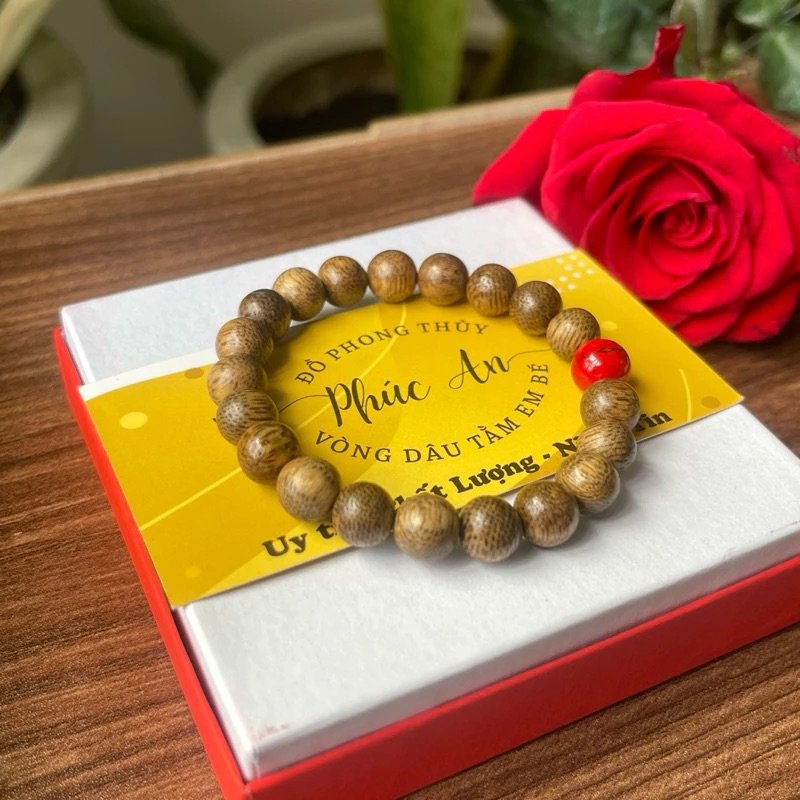 Vòng Tay Trầm Hương Mix Charm Đá Phong Thủy Cho Bé – Thơm Dịu, Bình An & Dễ Ngủ